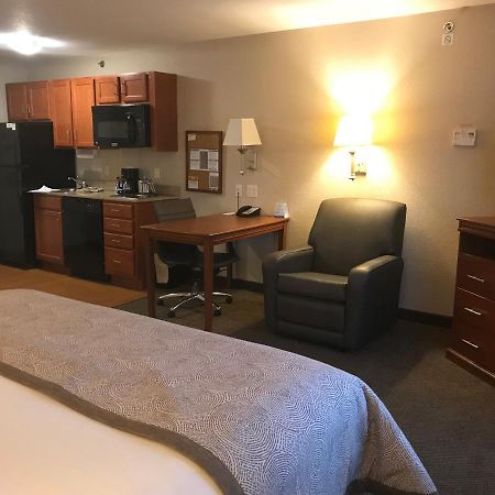 Candlewood Suites Kansas City Airport Exterior photo
