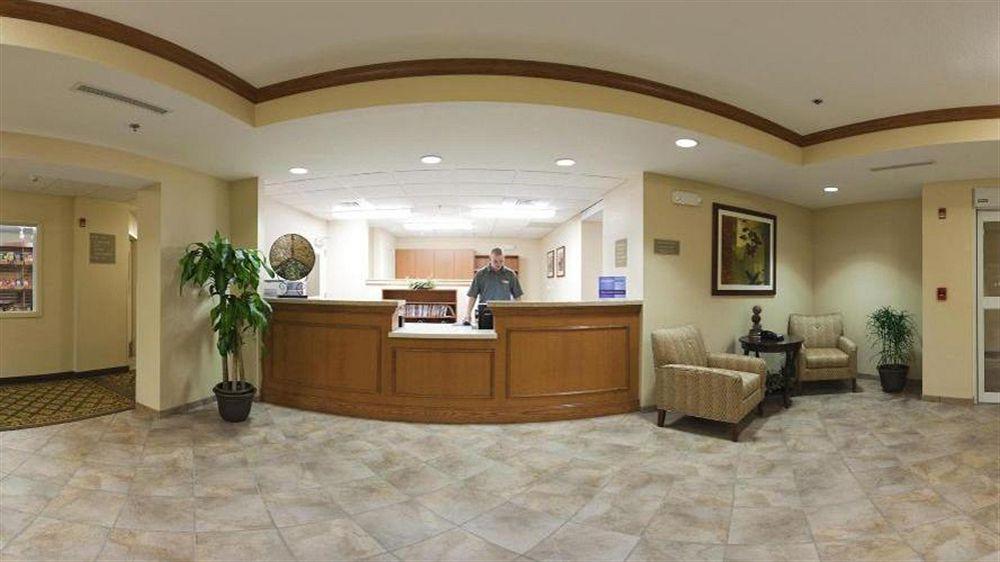 Candlewood Suites Kansas City Airport Exterior photo