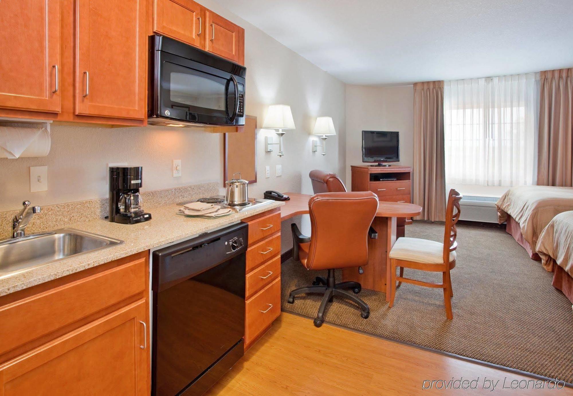 Candlewood Suites Kansas City Airport Room photo
