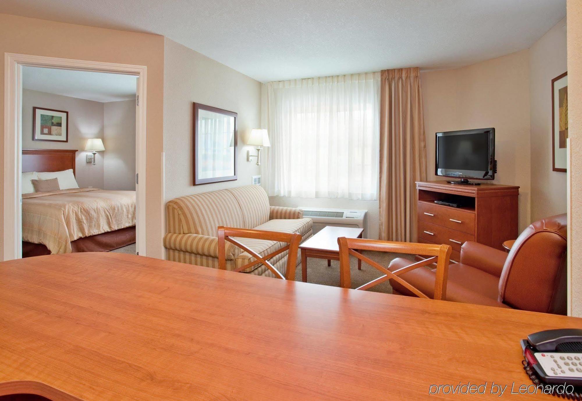 Candlewood Suites Kansas City Airport Room photo