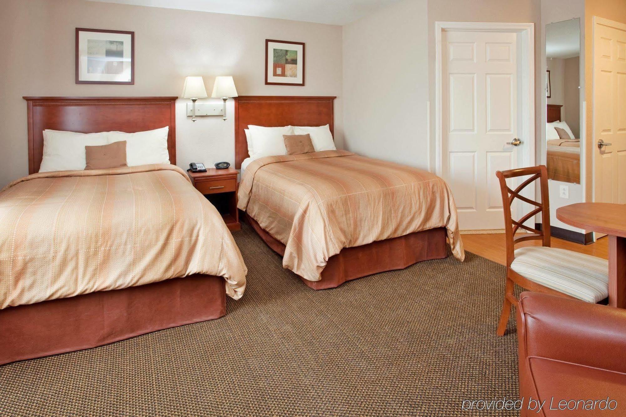 Candlewood Suites Kansas City Airport Room photo