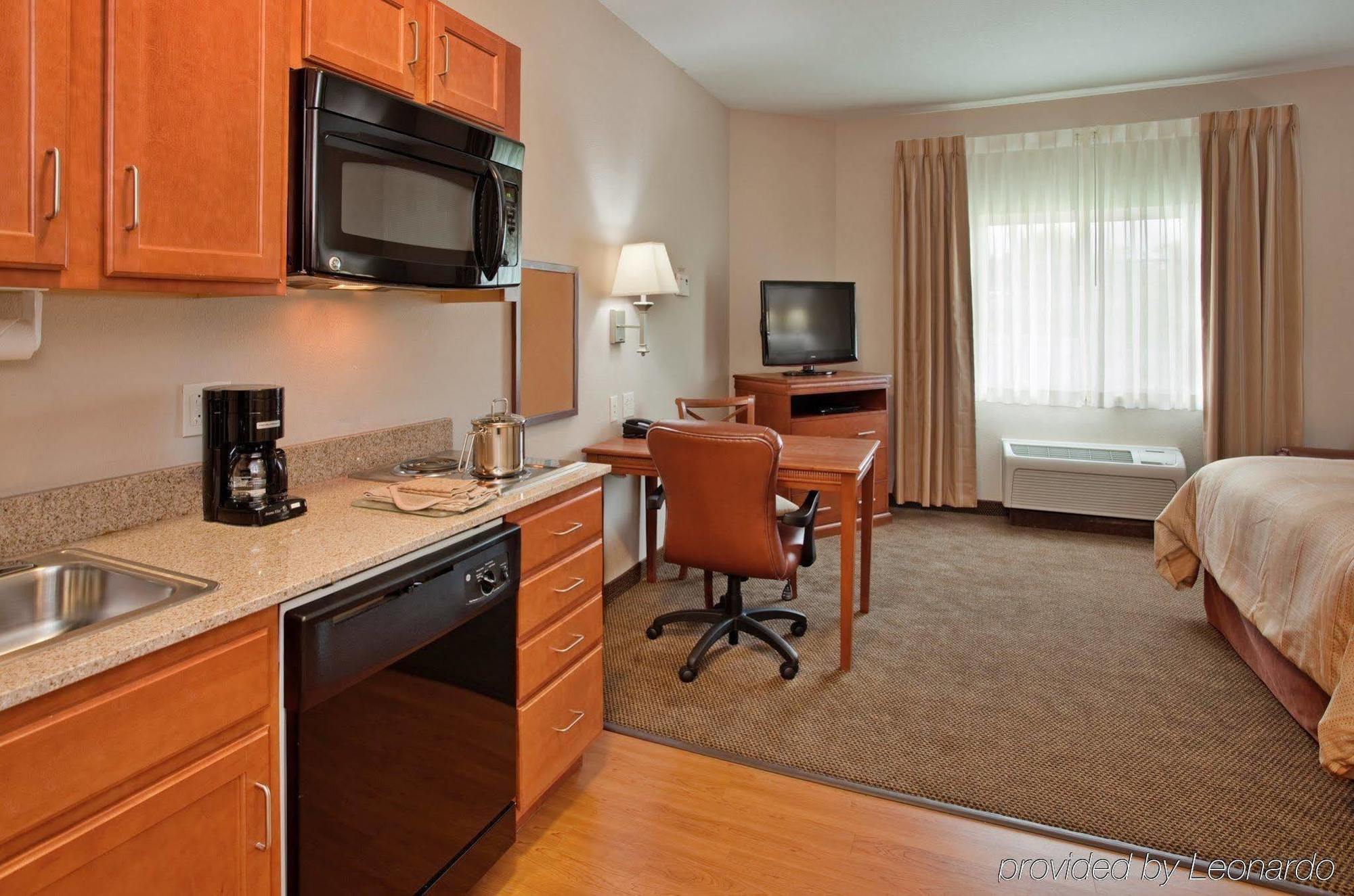 Candlewood Suites Kansas City Airport Room photo