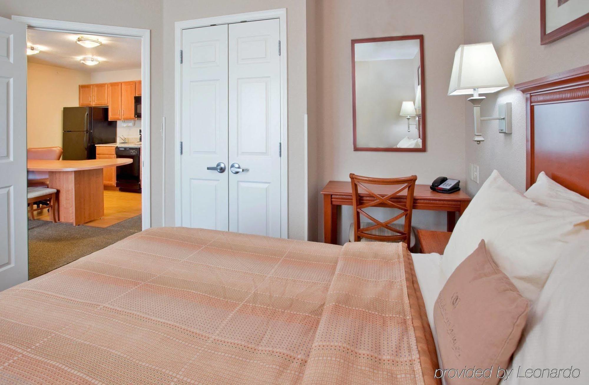 Candlewood Suites Kansas City Airport Room photo