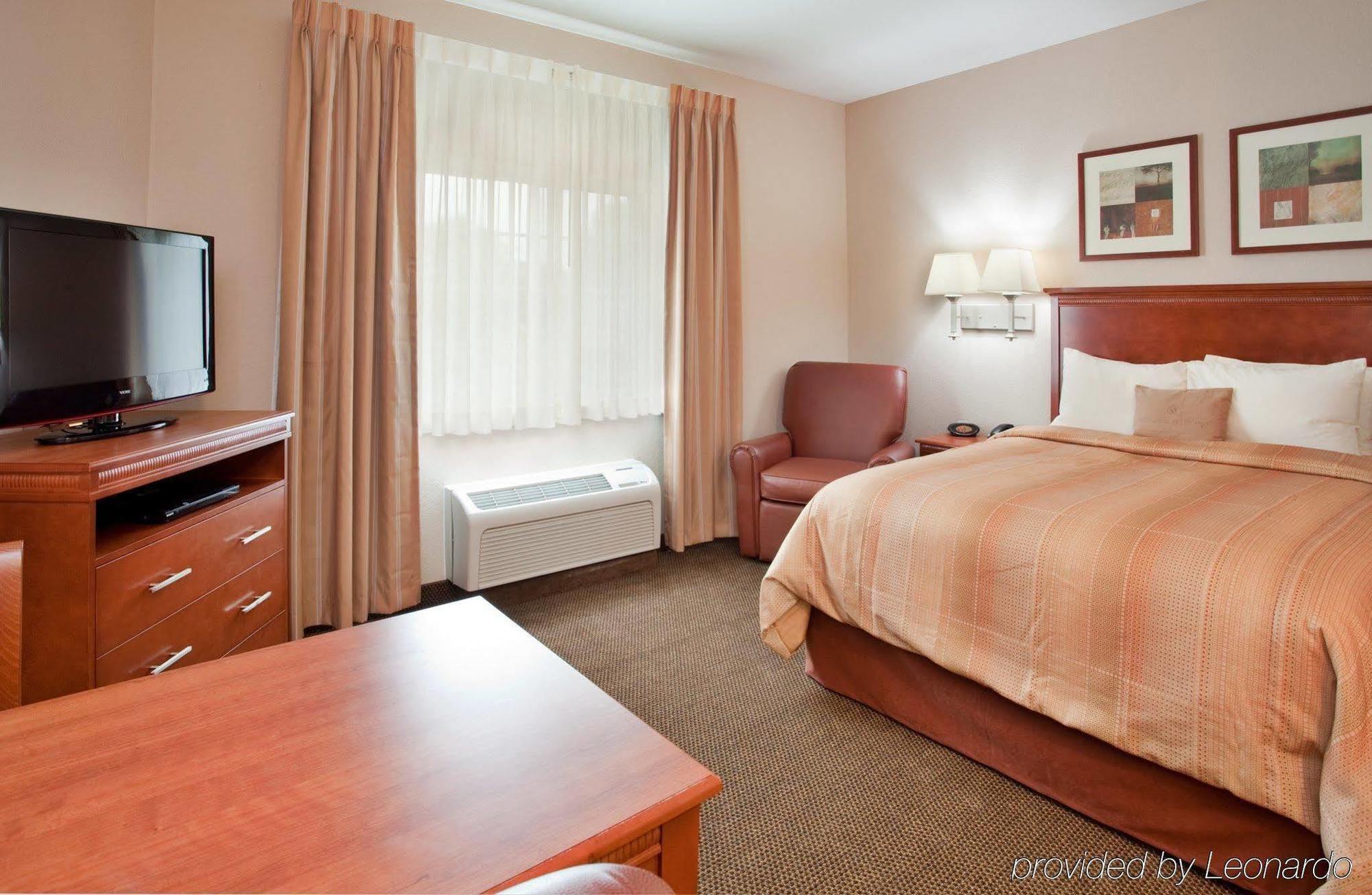 Candlewood Suites Kansas City Airport Room photo