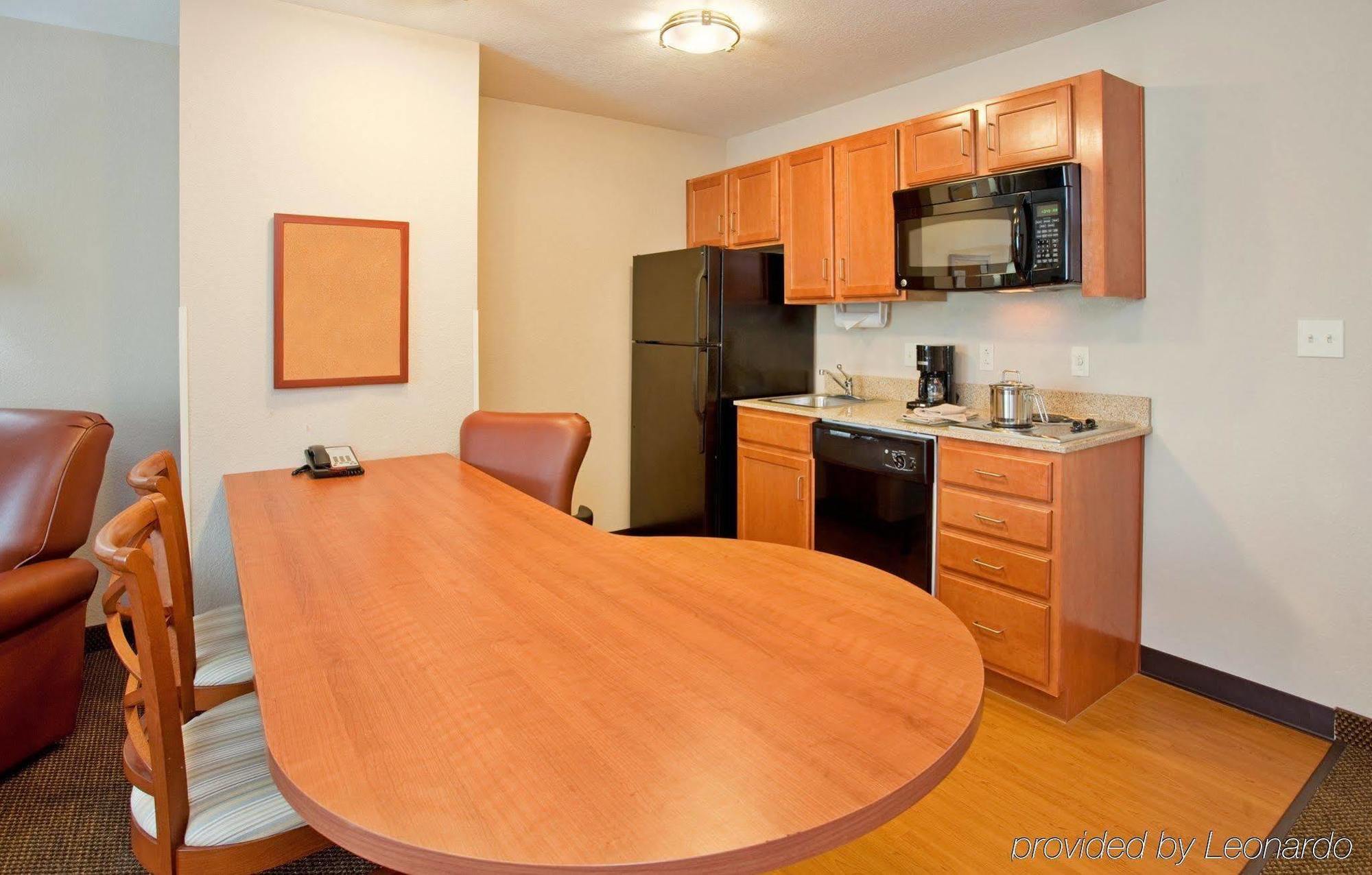 Candlewood Suites Kansas City Airport Exterior photo
