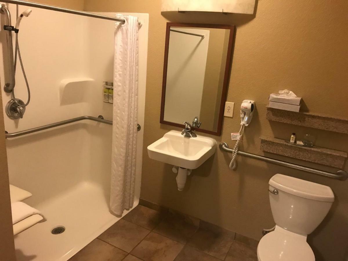 Candlewood Suites Kansas City Airport Exterior photo