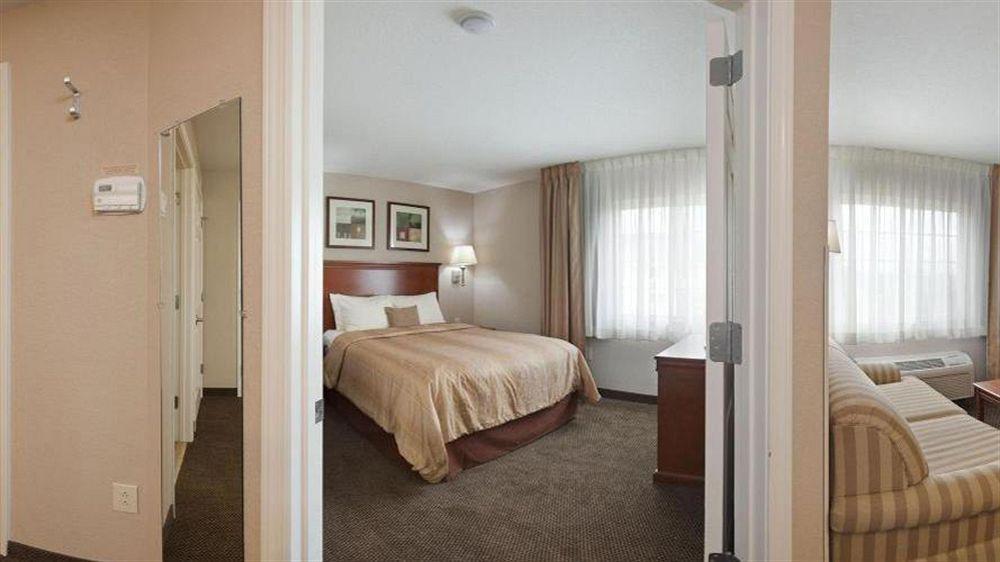 Candlewood Suites Kansas City Airport Exterior photo