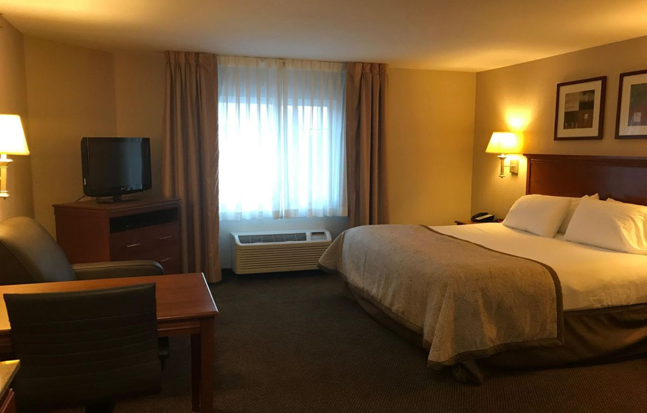 Candlewood Suites Kansas City Airport Exterior photo