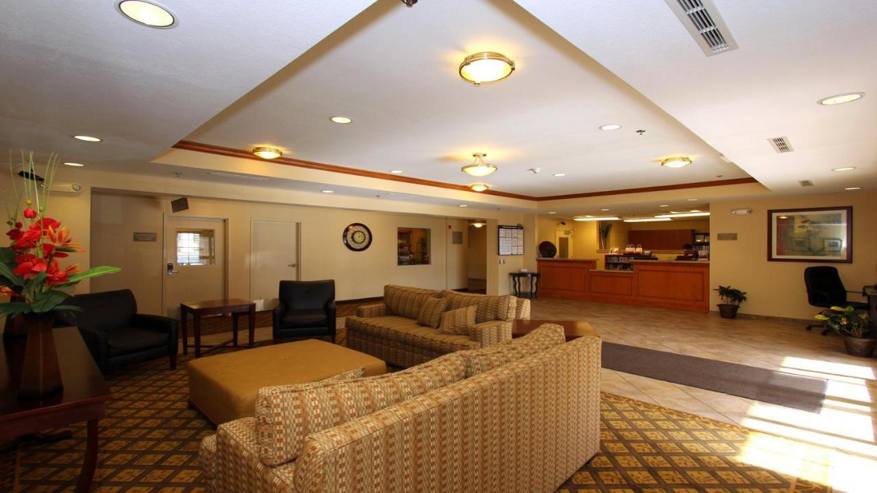 Candlewood Suites Kansas City Airport Exterior photo
