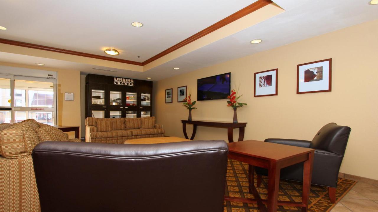 Candlewood Suites Kansas City Airport Exterior photo