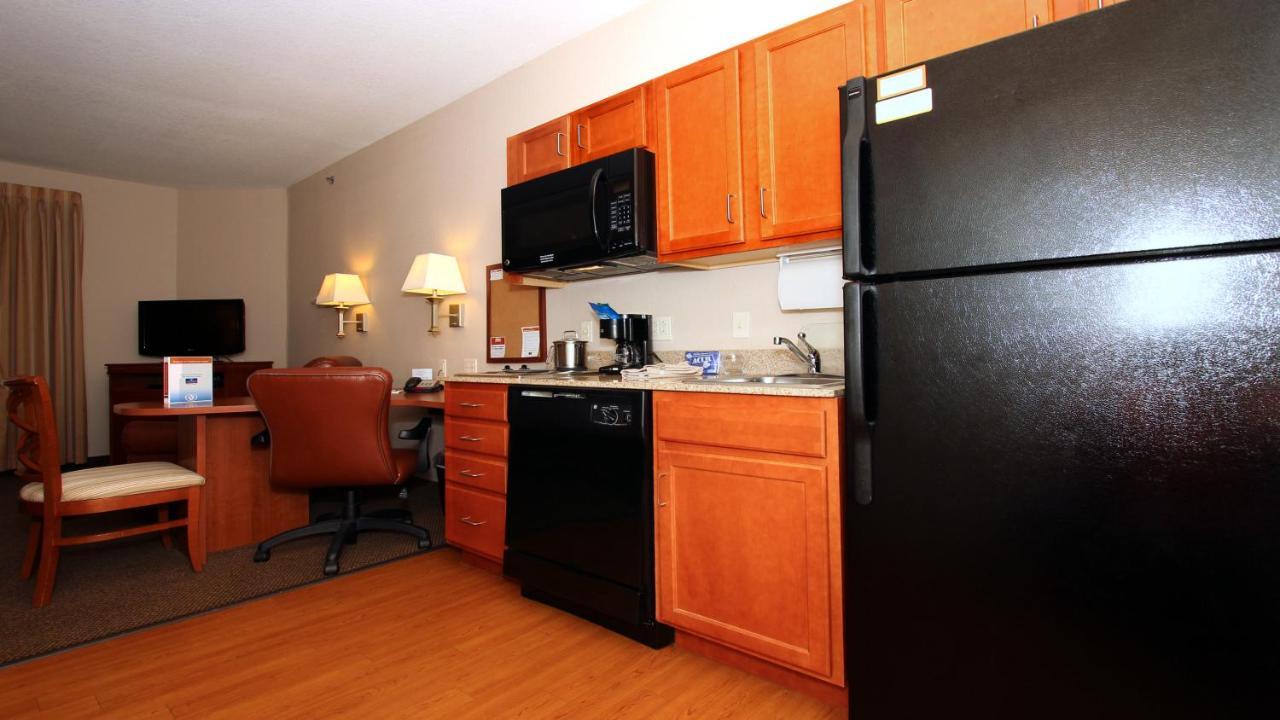 Candlewood Suites Kansas City Airport Exterior photo